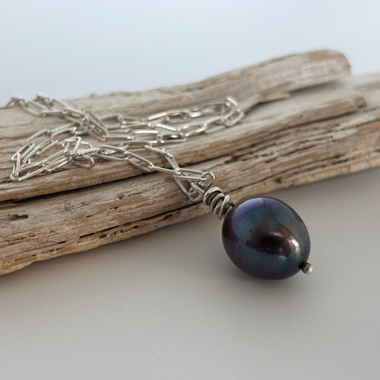 Solo Pearl Necklace