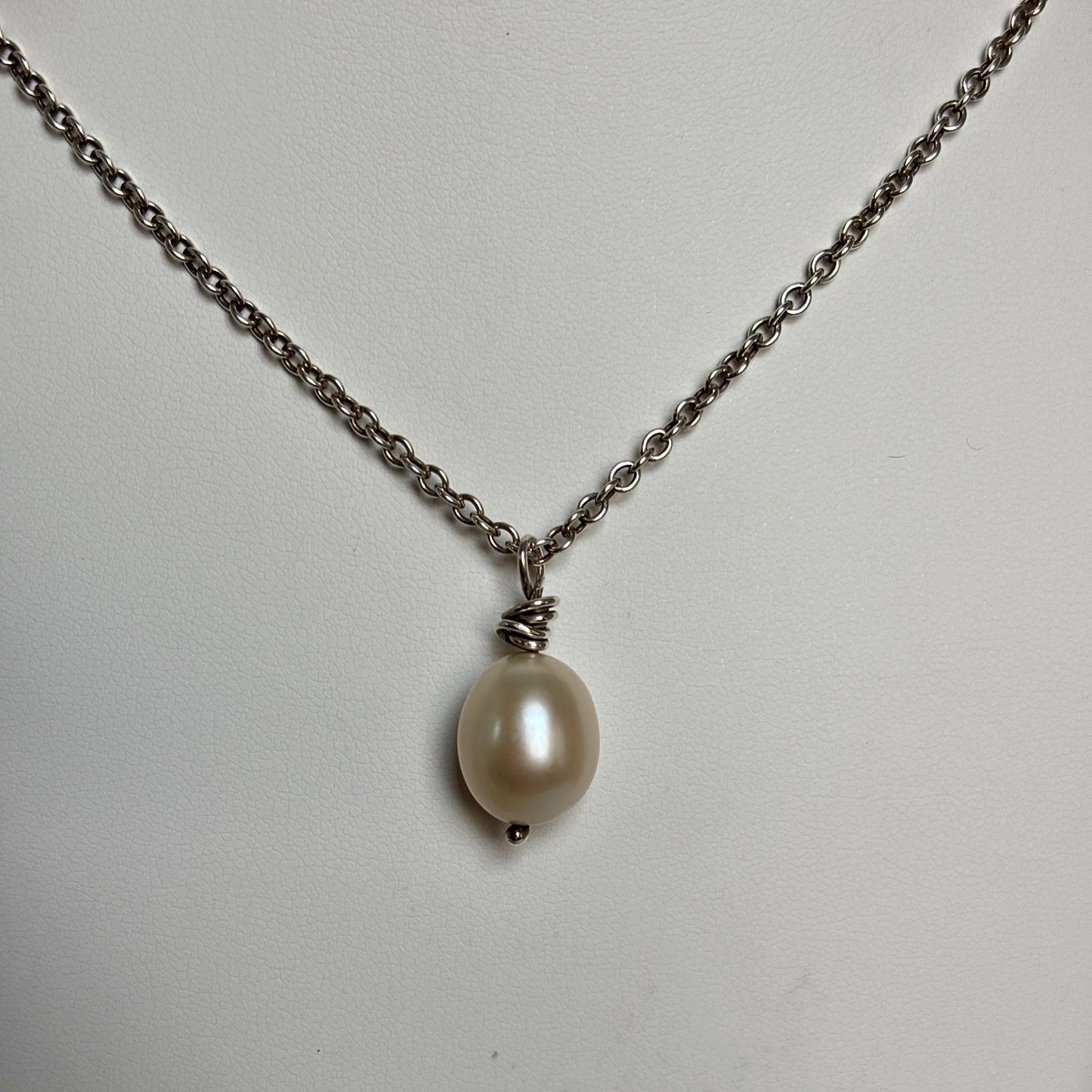 Solo Pearl Necklace
