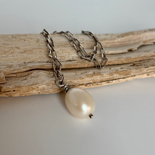 Solo Pearl Necklace