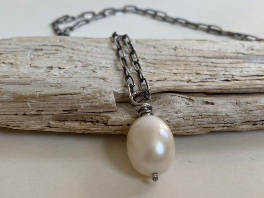 Solo Pearl Necklace